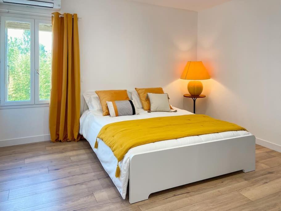 Appartement Dans Un Mas Provencal Allan Bagian luar foto